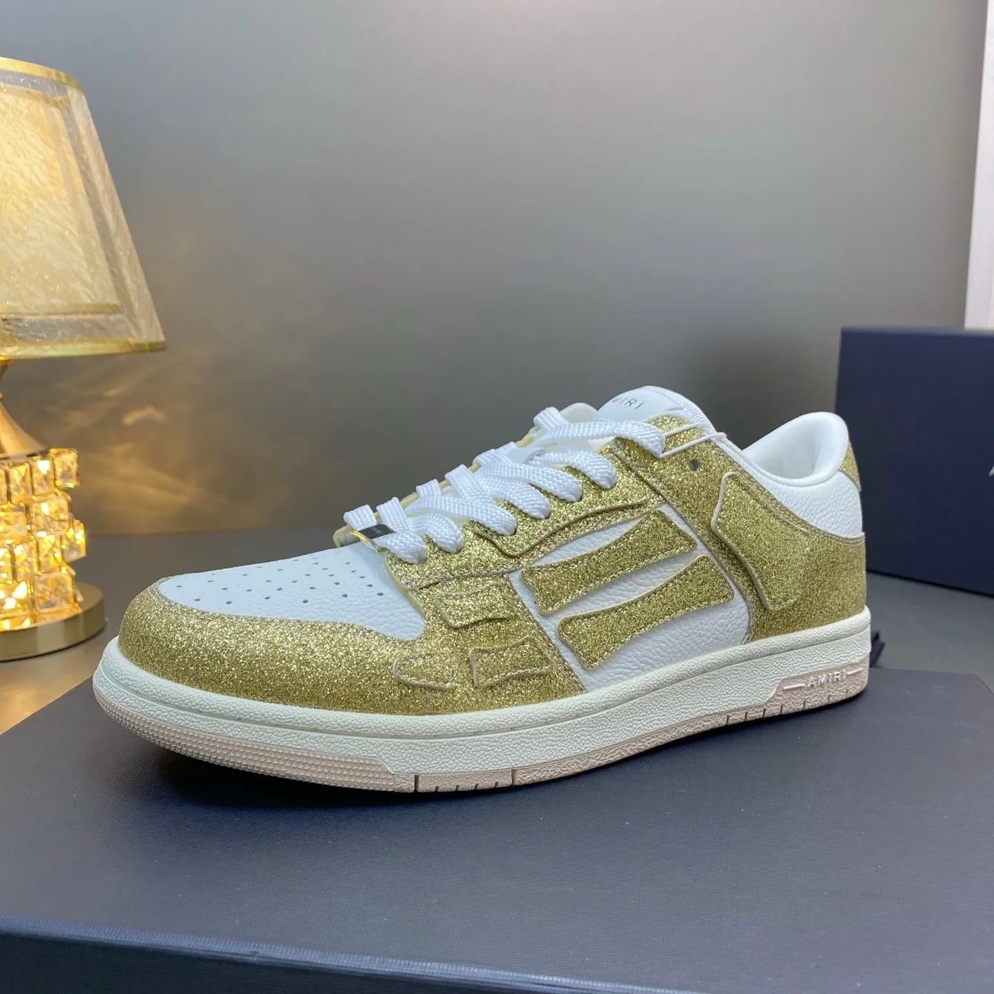 p580🐮🐮AMIRI Couple Style👑 The latest The Pacific Series Couple Style💀🦴Bone Stars Casual Sports Shoes Skateboard Shoes✔️ AMIRI's Pacific shoes are a sneaker that combines luxury and street style. Many celebrities and Internet celebrities have the same style. Its design and workmanship are very exquisite. Made of high-grade cow leather, soft to the touch and highly durable. 💎Fabrics: Original custom imported first-layer cowhide 💎Inner lining: Original customized breathable mesh 💎Foot: Original injection molded one-piece, comfortable, wear-resistant and not tiring for feet 💎Outsole: Original 1:1 molded three-color sole Original outsole 💎Sole thickness: 3CM 💎Size: Female 35-40 Male 39-46 💎Price; Top version 👑Special remarks Remark: (Female size 34 40 . Men's sizes 38 45 46 are customized and cannot be returned or exchanged. Please note when ordering! Thank you🤝🤝